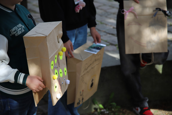 Maskenworkshop mit dem Kollektiv Bindestrich